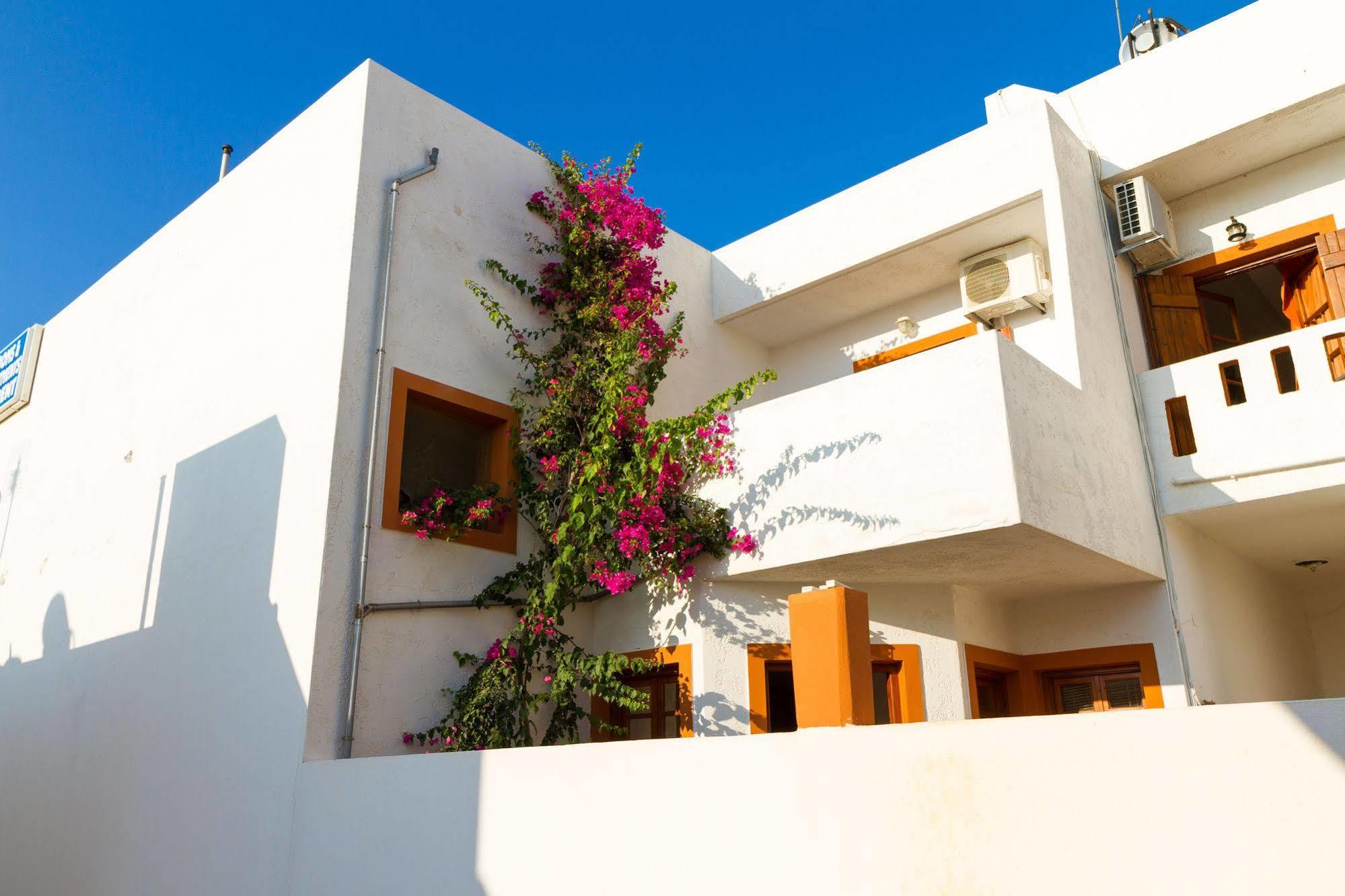Ideal Hotel Kokkini Hani Exterior photo